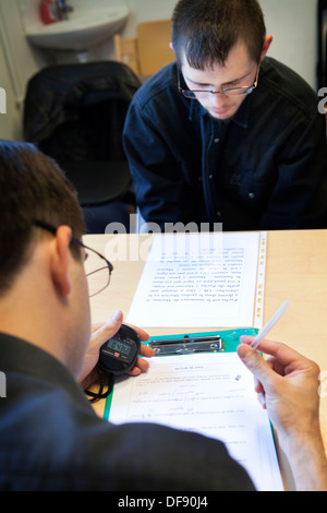 ADOLESCENT, LE SYNDROME DE Banque D'Images