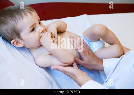 L'abdomen de l'ENFANT SÉMIOLOGIE Banque D'Images