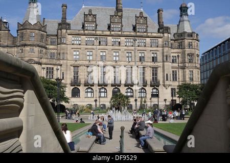 Hôtel de ville de Sheffield et les jardins de la paix en Angleterre, centre-ville, architecture victorienne. Bâtiment classé de catégorie 1 Banque D'Images