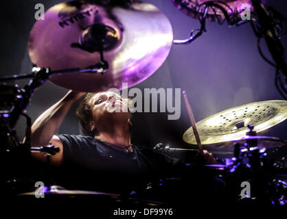 Toronto, Ontario, Canada. 30e Août, 2013. RAY allée couverte DU BLANC, batteur du groupe de metal américain KORN joue sur la scène au Sound Academy de Toronto. /ZUMAPRESS.com/Alamy Vidyashev © Igor Live News Banque D'Images