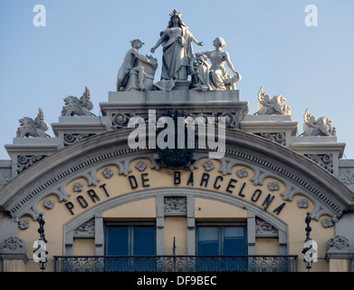 BARCELONE, ESPAGNE - 12 SEPTEMBRE 2013 : détail de la façade du bâtiment de l'ancienne Autorité portuaire à Port Vell Banque D'Images