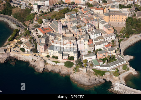 VUE AÉRIENNE.Citadelle sur un promontoire rocheux.Bastia, Corse, France. Banque D'Images