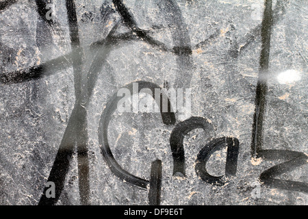 Mots écrits sur une fenêtre sale shop Banque D'Images