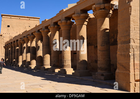 Colonnade de l'Est, Temple d'Isis à Philae Island - Assouan, Haute Egypte Banque D'Images