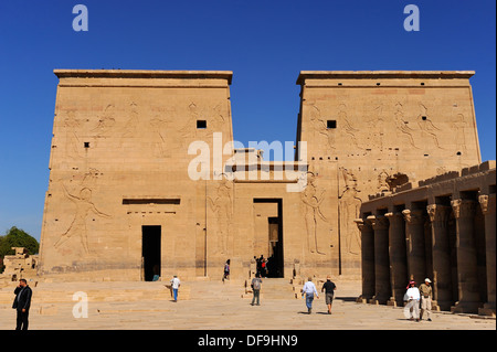 Premier pylône du Temple d'Isis à Philae Island - Assouan, Haute Egypte Banque D'Images