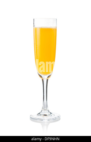 Cocktail Mimosa préparé de manière traditionnelle isolée Banque D'Images