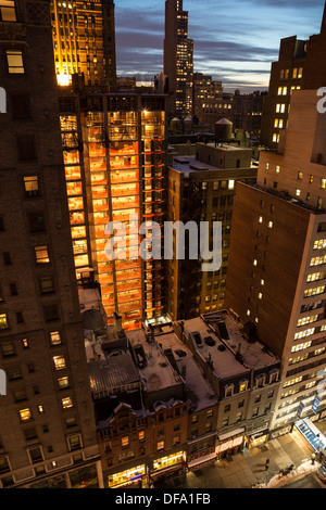 Highrise Building Construction site, Dusk, New York City, 2013, États-Unis Banque D'Images