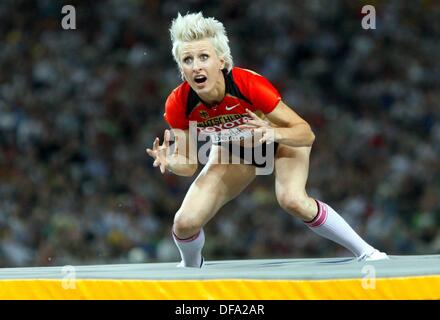 Ariane Friedrich de Allemagne réagit après une tentative au cours de la finale du saut en hauteur femmes lors de la 12ème aux Championnats du monde d'athlétisme IAAF à Berlin, Allemagne, 20 août 2009. EPA/KAY NIETFELD  + + +(c) afp - + + + Banque D'Images