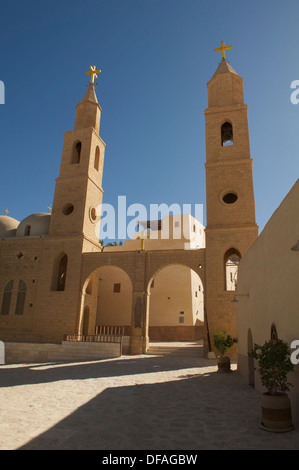 À l'intérieur de la cour principale du monastère Saint-antoine du désert en Égypte. Banque D'Images