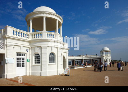 Le Roi George 5ème Colonnade, Bexhill on Sea. Banque D'Images