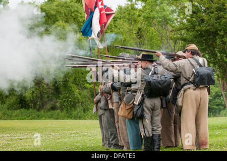 Thunder sur la reconstitution de la guerre civile de Roanoke à Plymouth, Massachusetts, USA. Banque D'Images