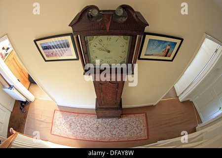 Horloge de parquet dans chambre couloir Banque D'Images