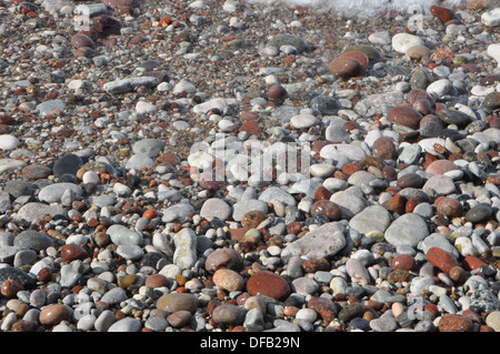 C'est la plage de galets située au sud de Gotland Visby en Suède. Banque D'Images