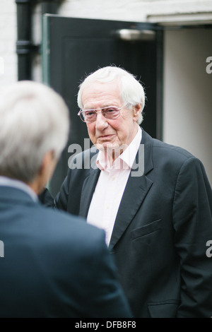 Barry Norman parlant à Nick Ross, au Festival littéraire 2013 Henley Banque D'Images