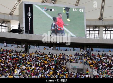 Soccer fans regarder un match entre Orlando Pirates et Kaizer Chiefs stade Moses Mabhida à Durban le 25 mars 2010 © Rogan Ward Banque D'Images