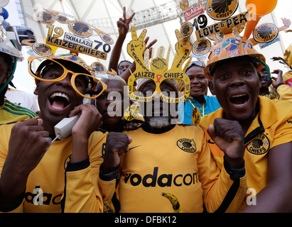 Kaizer Chiefs football fans regarder leur côté, prenez sur Orlando Pirates stade Moses Mabhida à Durban le 25 mars 2010 © Rogan Banque D'Images