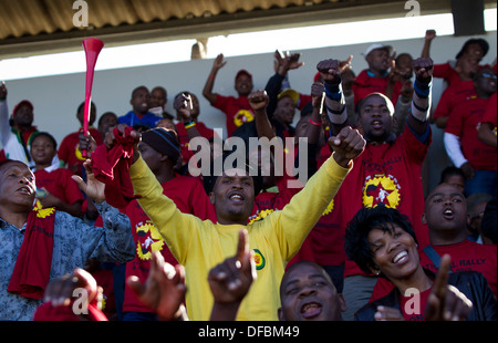 Les membres de l'Union chanter lors d'un rassemblement de NUMSA Fontaine curry à Durban dans le cadre de syndicats 25e anniversaire 3 Juin Banque D'Images