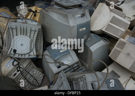 Taiyuan, Shanxi, en Chine. Un tas d'écrans d'ordinateur. Banque D'Images