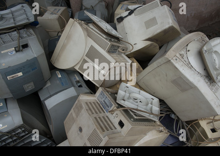 Taiyuan, Shanxi, en Chine. Un tas d'écrans d'ordinateur. Banque D'Images