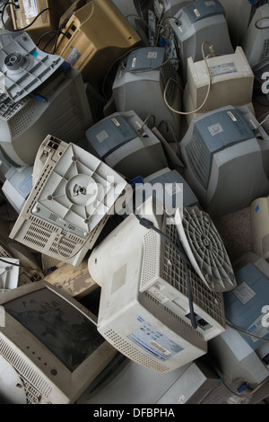 Taiyuan, Shanxi, en Chine. Un tas d'écrans d'ordinateur. Banque D'Images