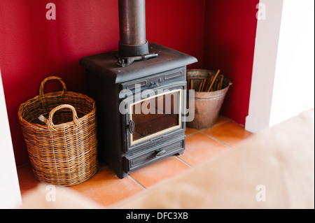 Poêle à feu dans un Cornish cottage Banque D'Images