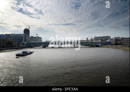 La nouvelle couverture pour les plates-formes à Blackfriars Bridge Railway Station, Ville de London, UK Banque D'Images