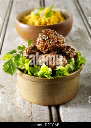 Les brochettes avec du riz pilaf Kofta Banque D'Images