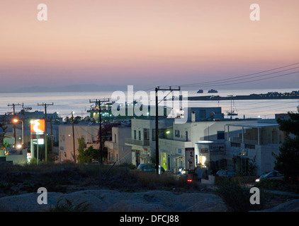 La nuit à Parikia, Paros Banque D'Images