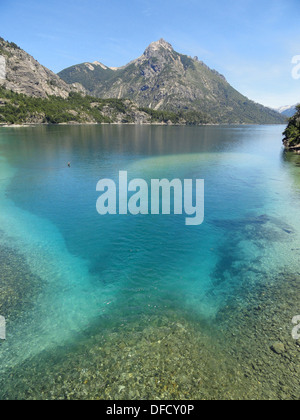 Voir à travers les lacs à Llao Llao, près de San Carlos de Bariloche, Argentine Banque D'Images