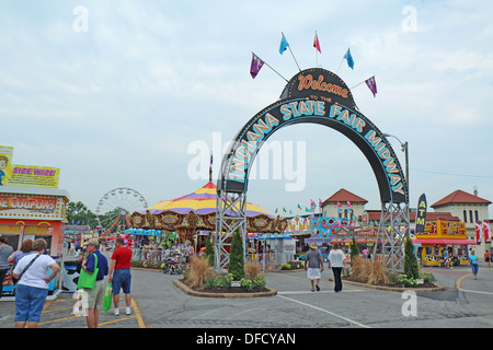 Entrée de l'allée centrale et ses manèges de la Foire de l'état de l'Indiana à Indianapolis Banque D'Images