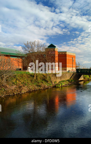 UK,South Yorkshire,Sheffield,centre commercial de Meadowhall et Don Banque D'Images