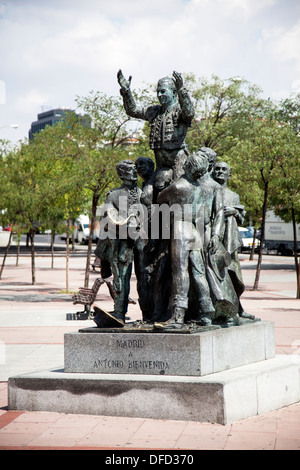 Torero Antonio Bienvenida statue en la Plaza de Toros de Las Ventas, Madrid, Espagne Banque D'Images