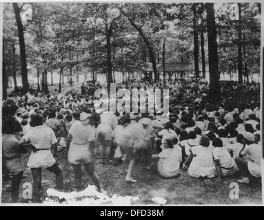 Eleanor Roosevelt à SheSheShe Camp pour les femmes au chômage dans la région de Bear Mountain, New York 195980 Banque D'Images