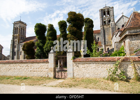 Maintenant connue sous le nom de l'abbaye de Vézelay Basilique Sainte-Marie-Madeleine Banque D'Images