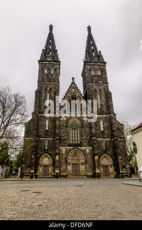 Église Saint Pierre et Paul de Vysehrad à Prague. Créé en 1ère moitié du 11ème siècle, dernière reconstruction a été achevé en 1903. Banque D'Images