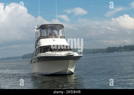 En venant de croisière au port. Banque D'Images