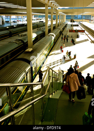 La gare de Lhassa, point de départ pour le chemin de fer le plus élevé du monde, la ligne ferroviaire qui s'étend jusqu'à Beijing Banque D'Images