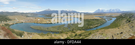 Vue panoramique sur le Rio Serrano zone du parc national Torres del Paine, Chili. Banque D'Images