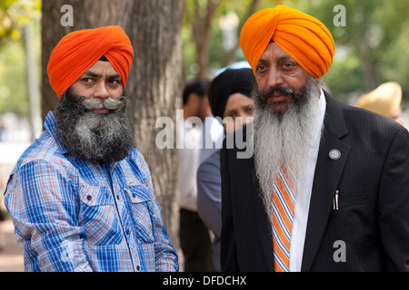 Les hommes sikhs portant dastar - USA Banque D'Images