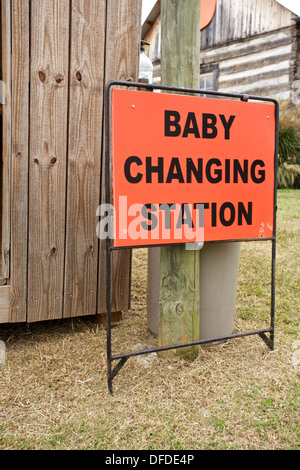 La station change bébé signe à un procès équitable. Banque D'Images