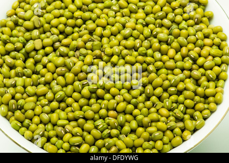 Dans un bol de haricots verts Banque D'Images