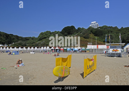 Lifeguard Station sur la plage de Bournemouth BOURNEMOUTH Dorset England Banque D'Images