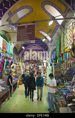 La Turquie, Istanbul, Sultanahmet, Fatih, Kapalicarsi, Grand bazar de l'intérieur. Banque D'Images