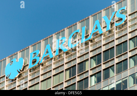 Close-up de la Barclays Bank à un édifice Churchill Place, Canary Wharf, Londres, Angleterre, Royaume-Uni Banque D'Images