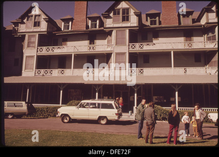 Cette image présente le célèbre Ausable Club, un club privé exclusif connu pour son emplacement pittoresque et son adhésion prestigieuse dans les Adirondacks. Banque D'Images