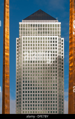 Canary Wharf Tower Skyscraper at One Canada Square par Cesar Pelli, achevée 1991, Isle of Dogs, London, England, UK Banque D'Images