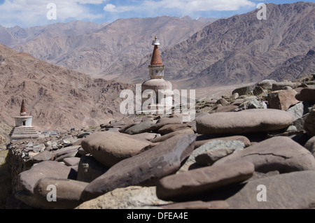 Stupas près de Hemis Monastery, Ladakh, Inde Banque D'Images