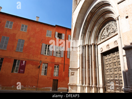 Porte du baptistère, la Piazza Duomo , Parme, Emilie-Romagne, Italie Banque D'Images