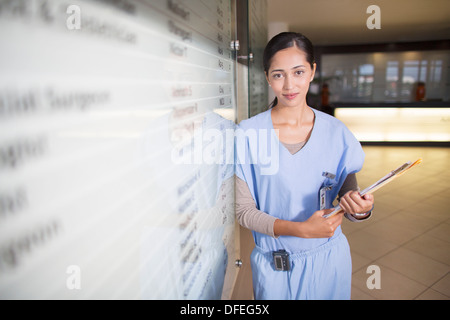 Portrait of smiling nurse Banque D'Images