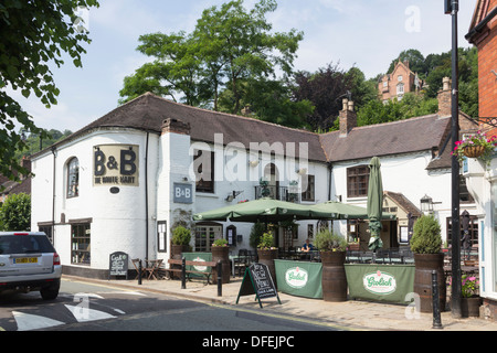 Le White Hart pub, restaurant et petit hôtel sur le quai, Ironbridge, Shropshire. Le bâtiment date du 18ème siècle. Banque D'Images